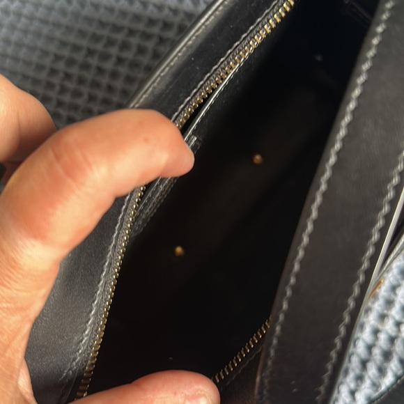 Shoulder Reversed Black Leather Cross Body Bag - Picture 9 of 9